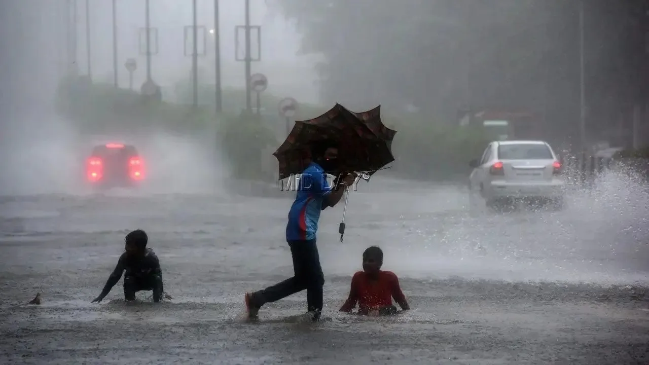 Mumbai Weather Update: IMD Issues Yellow Alert for Heavy Rain and Gusty Winds